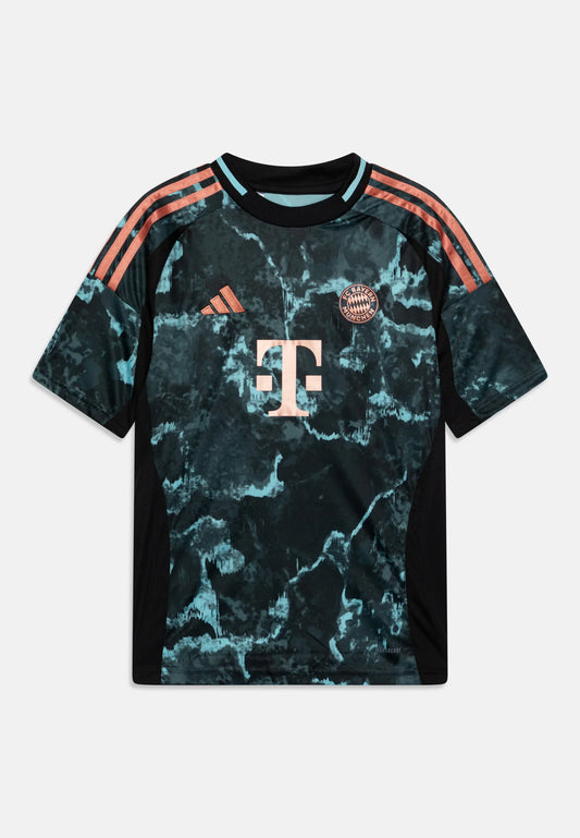 24/25 Bayern München Away